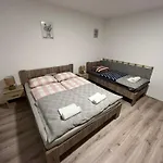Апартаменты Mini Zoo Надьканижа