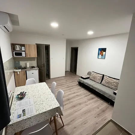 Mini Zoo Апартаменты *